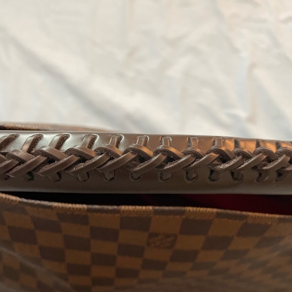 Louis Vuitton Purse/bag. - Picture 10 of 10